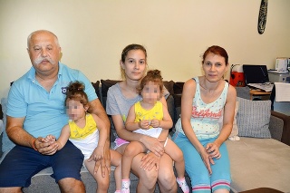 Vargovci s dcérou Kristínou (24) a vnúčatkami Kristínkou a Danielkou (2) sa boja, že skončia na ulici.