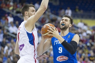 Srbský basketbalový reprezentant Ognjen Kuzmič.