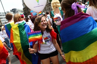 Tohtoročný pochod sa konal na 50. výročie dekriminalizácie homosexuality v Británii.