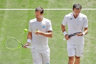 Filip Polášek (vľavo) a Ivan Dodig odohrali spolu pred Wimbledonom jediný turnaj.