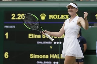 Rumunská tenistka Simona Halepová sa teší po výhre 6:1, 6:3 nad Ukrajinkou Jelinou Svitolinovou v semifinále ženskej dvojhry na grandslamovom turnaji vo Wimbledone.