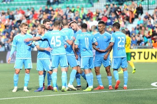 Na snímke futbalisti ŠK Slovan Bratislava počas osláv majstrovského titulu.