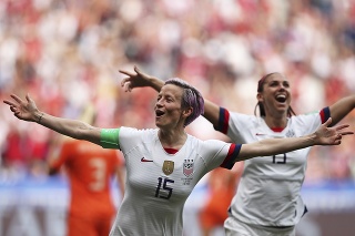 Američanka Megan Rapinoeová sa teší z úvodného gólu vo finále majstrovstiev sveta vo futbale žien USA - Holandsko.