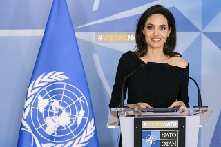 Osobitná vyslankyňa Úradu vysokého komisára OSN pre utečencov (UNHCR), hollywoodska filmová hviezda Angelina Jolie.