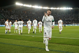 Kapitán Realu Madrid Sergio Ramos oslavuje.