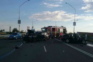 Vážnu dopravnú nehodu v Lučenci neprežili 3 osoby.