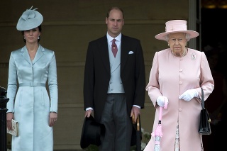 Vojvodkyňa Kate, princ William a kráľovná Alžbeta.
