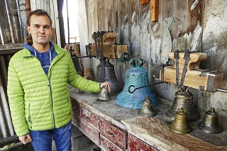 Šikovný Jakub (18) vlastnoručne odlial už desiatky zvonov.