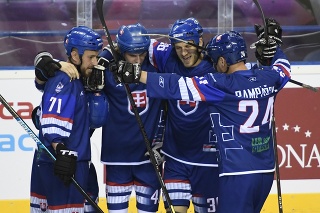 Slovenskí hokejbalisti postúpili do štvrťfinále. 