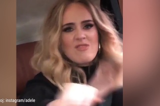 Adele je vášnivá fanúšička Spice Girls, na koncerte to roztočila: Tančeky a alkohol nesmeli chýbať