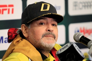 Diego Maradona na tlačovej konferencii.