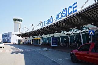 Letisko Košice bolo v utorok miestom výcviku pilotov, ktorí opakovane trénovali pristátie a následné vzlietnutie.