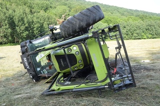 Mladíka na lúke privalil traktor, nehodu neprežil
