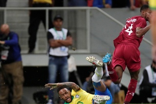 Brazílsky futbalista Neymar sa v prípravnom zápase s Katarom zranil a nebude štartovať na Copa America.