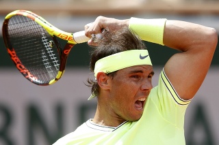 Súboj tenisových legiend medzi Federerom a Nadalom na Roland Garros.