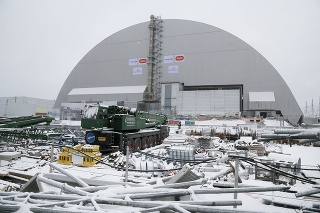 Nový kryt betónového sarkofágu reaktora jadrovej elektrárne v Černobyle.