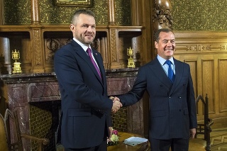 Pellegrini začal návštevu Ruska  stretnutím s premiérom Medvedevom.