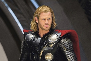 Známy je z filmu Thor, kde stvárnil hlavnú postavu.