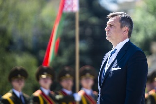 Predseda Národnej rady SR Andrej Danko počas ceremónie položenia venca k Pamätníku víťazstva v Minsku