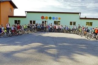 V utorok prišlo do školy na bicykli 45 detí.