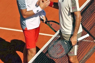 neskutočné: Roger Federer na parížskej antuke zdolal syna svojho súpera...