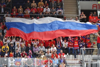 Ruskí fanúšikovia počas semifinále medzi Ruskom a Českom.