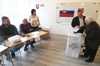 Na Slovensku sa začali v poradí štvrté voľby do Európskeho parlamentu.