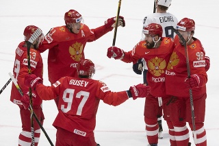 Na snímke radosť hráčov Ruska po strelení druhého gólu.