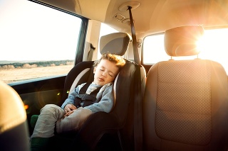 Nikdy nenechávajte dieťa v aute, ani keď odchádzate na krátku dobu.