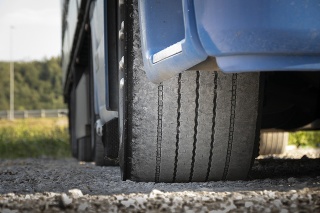 Tire profile of a truck - is that enough?