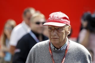 Zomrel Niki Lauda.
