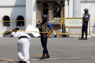 Útoky na katolícke kostoly na Srí Lanke si vyžiadali stovky mŕtvych a zranených.