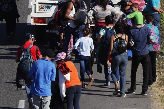 Migranti, ktorí odmietli víza, pokračovali ďalej v ceste.