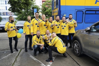 Autobus odvezie až sto opitých švédskych fanúšikov.
