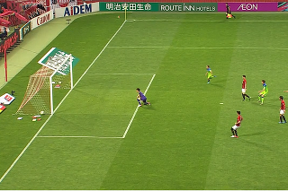 Japonskí rozhodcovia spravili chybu: Toto bol jasný gól. 