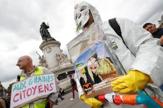 Žlté vesty sa pripojili k protestom proti chemickým produktom.