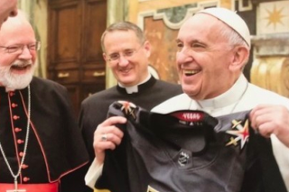 Pápež František dostal nezvyčajný darček.