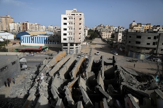 Pohľad na mesto Gaza po bombardovaní izraelskou armádou.