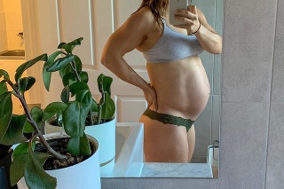 Kara Saunders sa udržuje vo forme aj počas tehotenstva.
