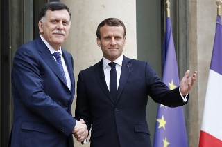 Macron sa v Paríži stretol s Fájizom Sarrádžom, premiérom líbyjskej vlády národného porozumenia.
