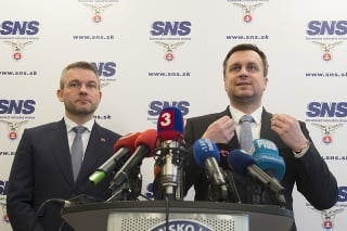 Peter Pellegrini (vľavo) a predseda SNS Andrej Danko