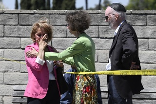 V synagóge v USA sa strieľalo.