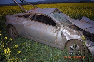 Zničené auto po nehode.