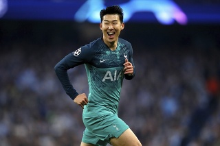 Hráč Tottenhamu Hotspur  Son Heung-Min oslavuje druhý gól do bránky Manchesteru City v 2. zápase štvrťfinále Ligy majstrov  Manchester City - Tottenham Hotspur na štadióne v Manchesteri 17. apríla 2019. 