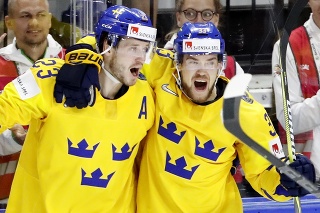 Oliver Ekman-Larsson (vľavo) prisľúbil Švédom účasť na MS.