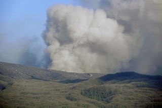Sopka Soputan a vychrlila oblak popola až do výšky štyri kilometre nad kráterom (ilustračné foto).