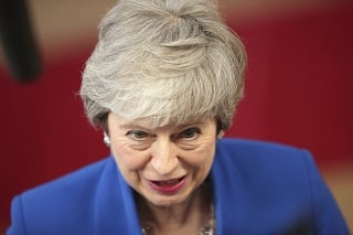 Britská premiérka Theresa Mayová pri príchode na mimoriadny summit EÚ v Bruseli.