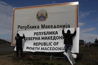 Dohoda medzi Skopje a Aténami o premenovaní Macedónska na Republiku Severné Macedónsko vstúpila  do platnosti 12. februára 2019.