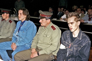 Róbert Matta (vľavo) a Viliam Hauser počas súdu.