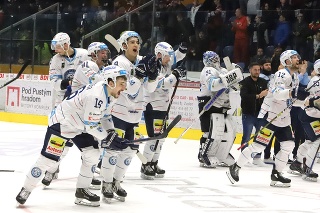 Na snímke radosť z výhry Nitry po skončení  7. zápasu semifinále Kaufland play-off hokejovej Tipsport Ligy HKM Zvolen - HK Nitra.